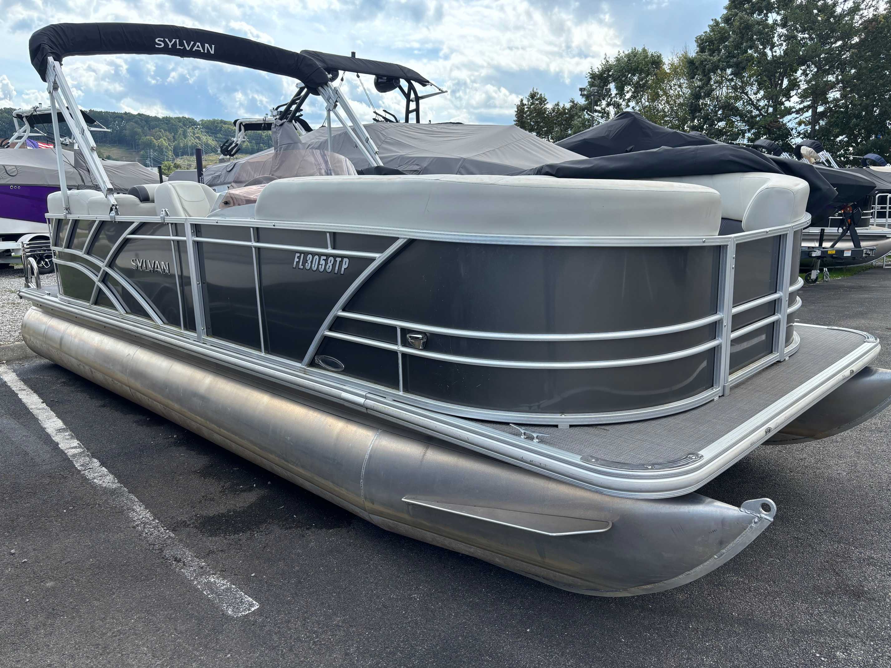 2023 Sylvan 822 LZ Package - Image 1